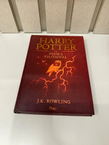 Livro Harry Potter e a Pedra Filosofal
