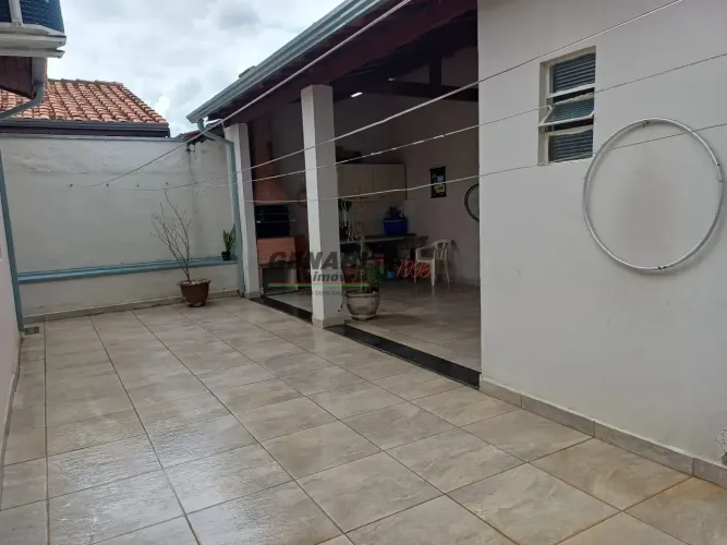 Excelente Oportunidade! Casa com 4 quartos sendo 2 suítes em Indaiatuba Jardim Tropical