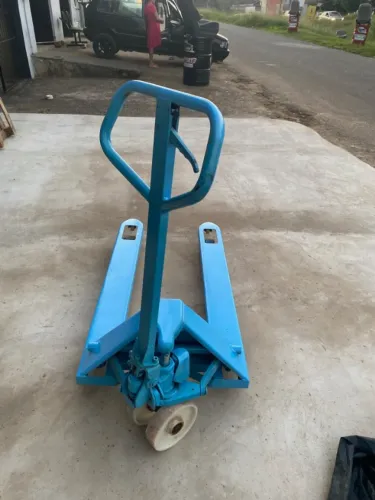 paleteira manual hidraulica 2,5t - Ji-Parana - semi nova