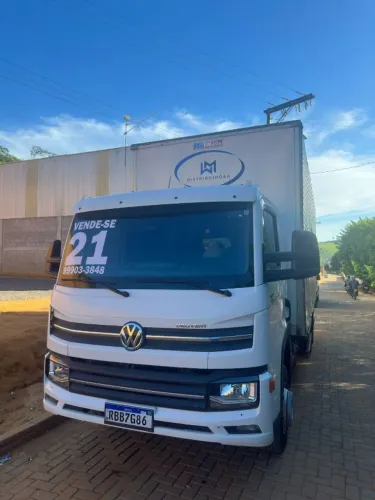 Volkswagen 11.180 Delivery 2021 Baú - 117.000 km - Conservado