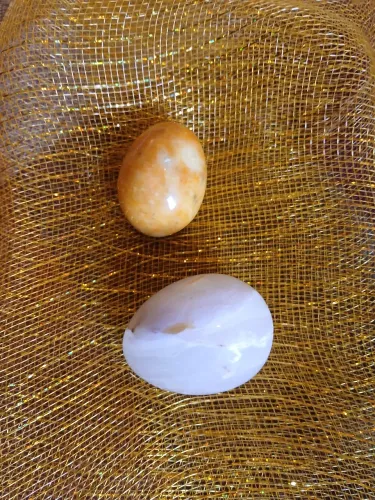 2 ovos de pedra ,em perfeito estado