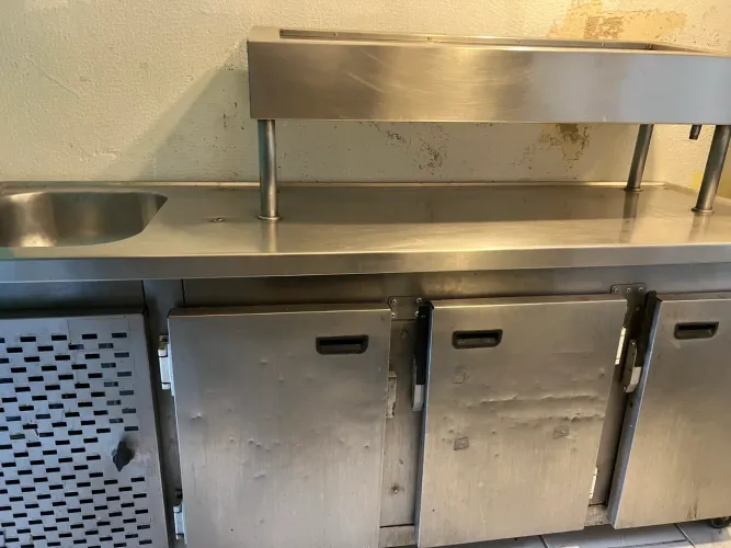 Balcão refrigerado condimentadeira