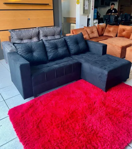 Sofá chaise três lugares