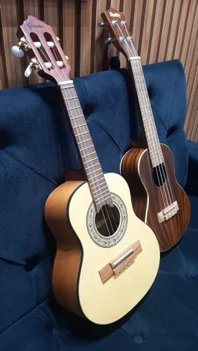 Cavaco e Ukulele (Sem Marcas de Uso)