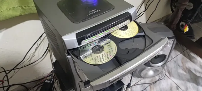 Central Mini System Aiwa NSX F959 (CD e K7 OK!).