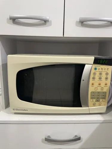 VENDO MICRO-ONDAS ELECTROLUX - R$ 200,00