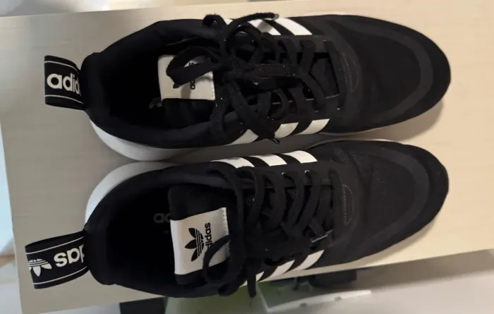 Tenis Adidas