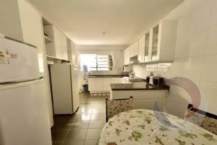 Casa Residencial de 4 dorms no bairro Barra Da Lagoa