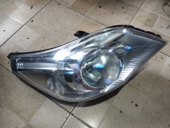 Farol da Montana e Agile. Lado direito.