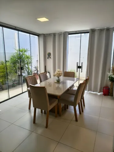 Vendo linda casa no condomínio Ville França