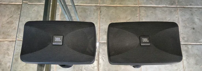 Caixas ambiente JBL SA 5 pro 
