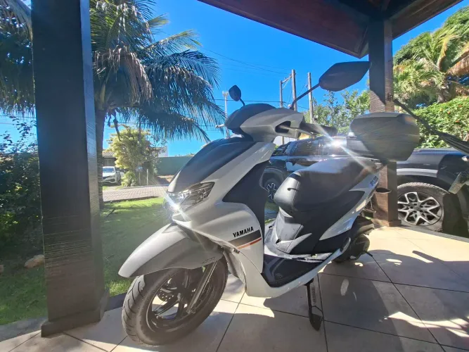 Yamaha fluo 2023/24 Semi Nova