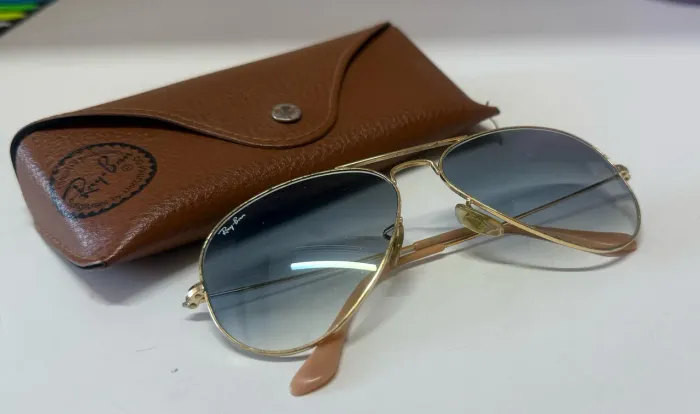 Óculos de sol Ray-Ban Aviador Lente Azul hastes douradas