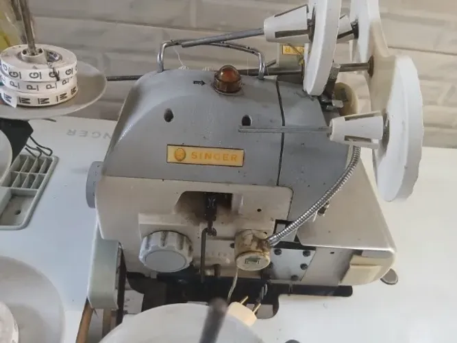 maquina de costura overlock