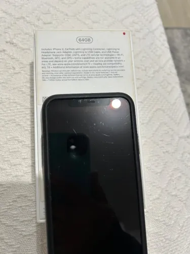 Celular IPhone X com caixa em bom estado. Valor R$ 600