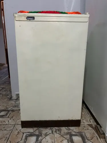 Vende-se um frigobar