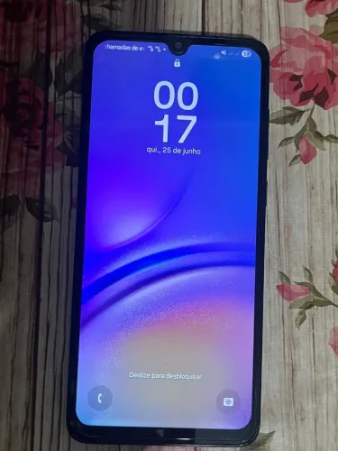 Celular em perfeito estado impecável 