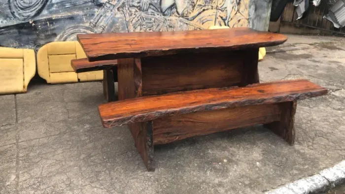 Mesa Rústica de Madeira de Demolição
