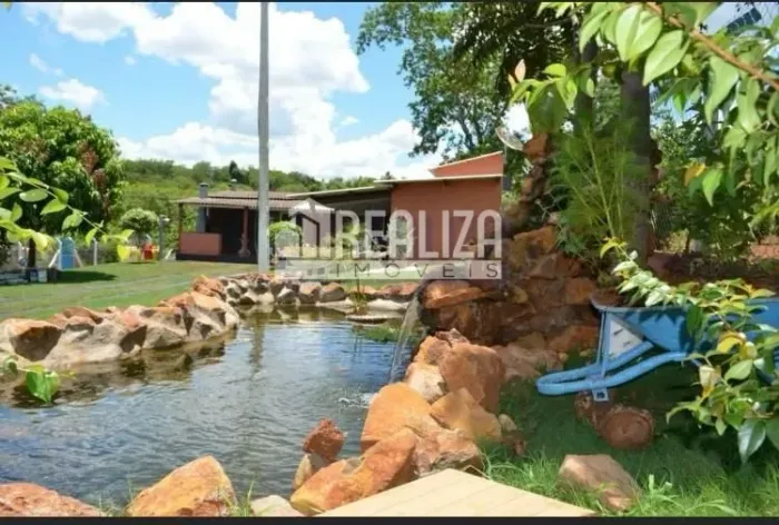 Casa com 3 Quarto(s) e 2 banheiro(s) para Alugar, 10 m² por R$ 3100 / Mês