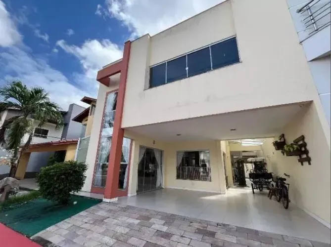 Casa Vila Firenze - 340 m² com 4 suítes, piscina, churrasqueira, 2vgs