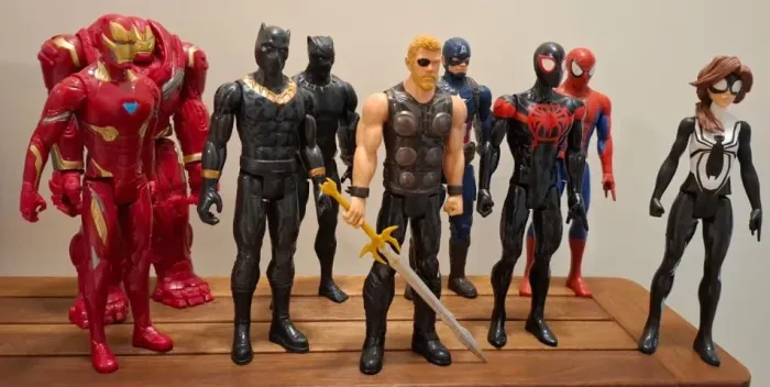 Bonecos Articulados Hasbro Marvel 30 cm (usados em estado de novo)