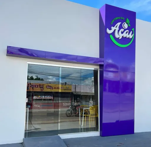 Fachada em ACM, com letreiro em aço galvanizado e pintura automotiva pu.