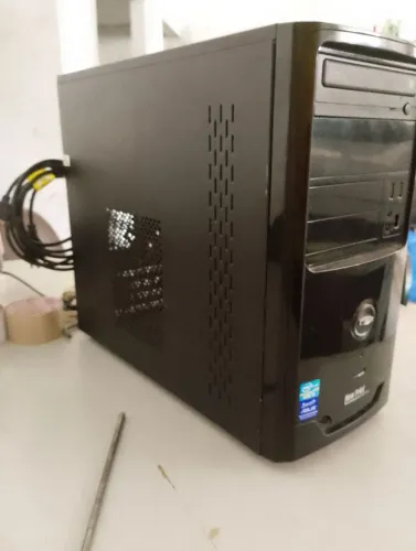 Vende-se CPU funcionando perfeitamente