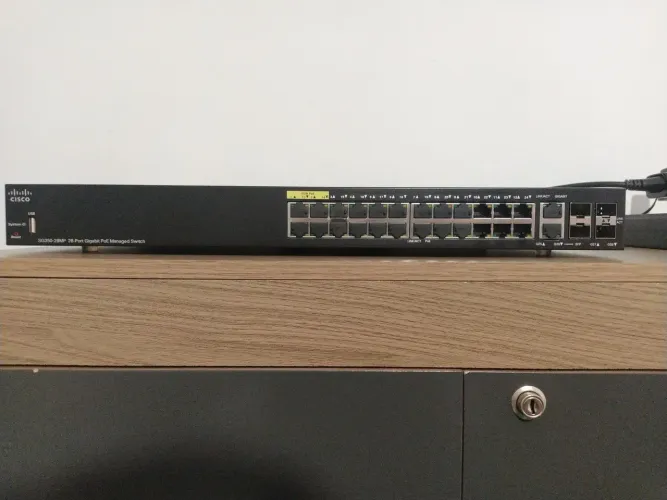 Cisco SG350-28MP - Switch Gerenciável PoE Empresarial (Revisado)