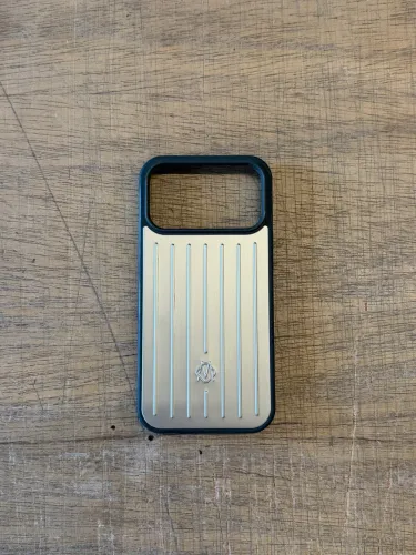 Capa para iPhone 17 Pro Max Titânio RIMOWA