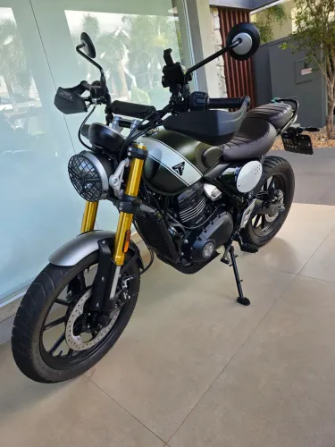 Triumph Scrambler 400x nova