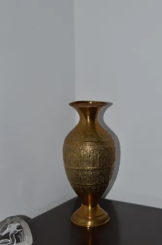 Vaso em metal dourado temática bizantina