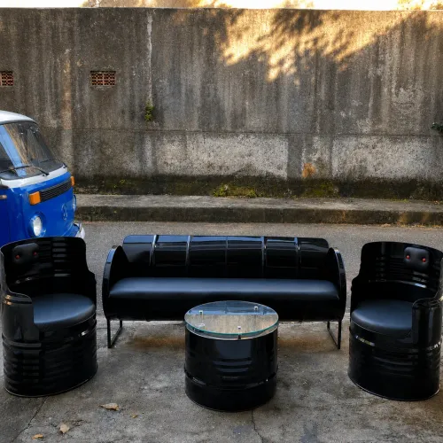 Conjunto sofá + poltronas + mesa de centro