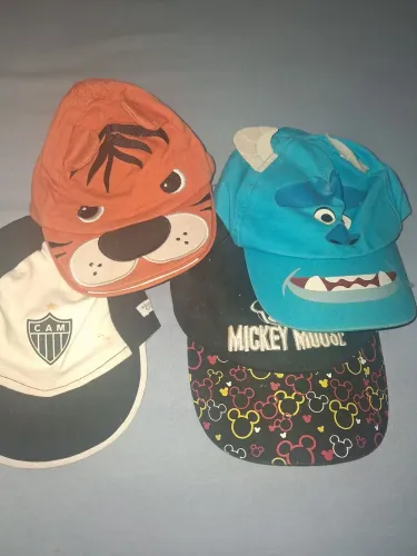 Lote de boné pra bebê até 2 aninhos