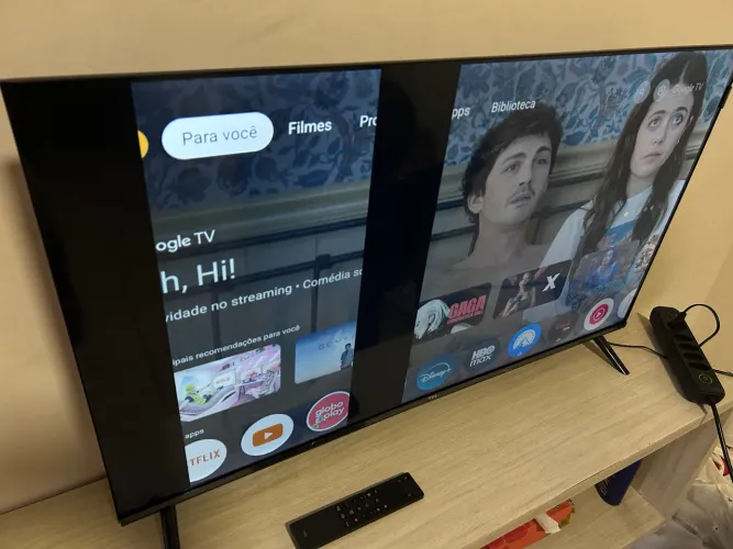 Vendo TV TCL 40 polegadas 4K, com menos de 1 semana de uso.