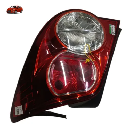 Lanterna direita GM Sonic Sedan 2012 2013 2014 com trinco 