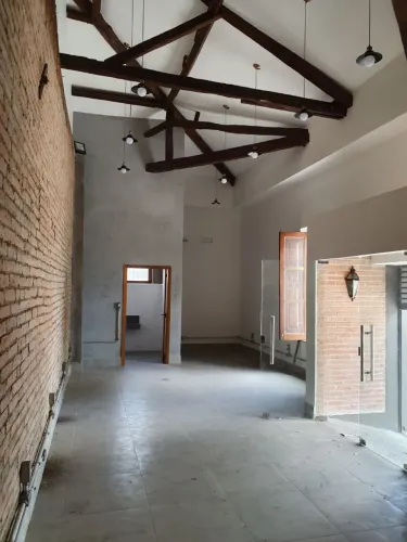 Avenida Bento Gonçalves - prédio comercial 