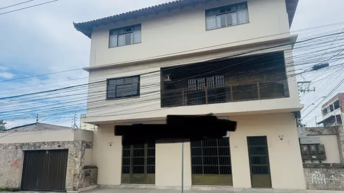 Ponto Comercial em Jardim Limoeiro com 200m2 e 2 Vagas de Garagem Cobertas