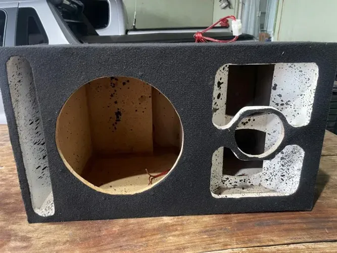 Caixa de Som Automotiva Modelo Labirinto Dutada