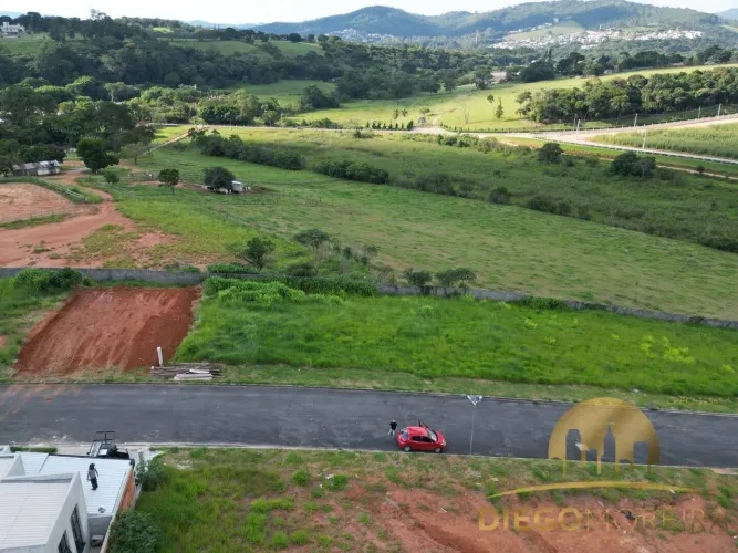 Terreno À Venda em Condomínio Fechado - Atibaia