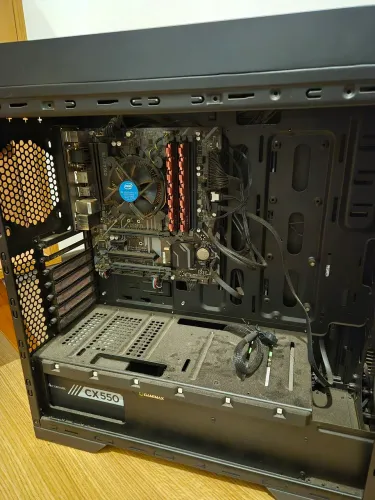 Computador i5 8400 / 16GB DDR4 / SSD 256GB / Placa Gigabyte B360M / Fonte Corsair 550W