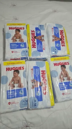 Vendo Fralda Huggies tamanho M - pacote LACRADO
