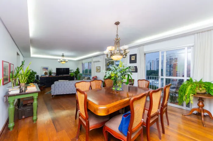 Apartamento para venda em Campo Belo com 4 quartos, sendo 1 suíte, 180m²