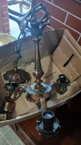 Lustre antigo de bronze