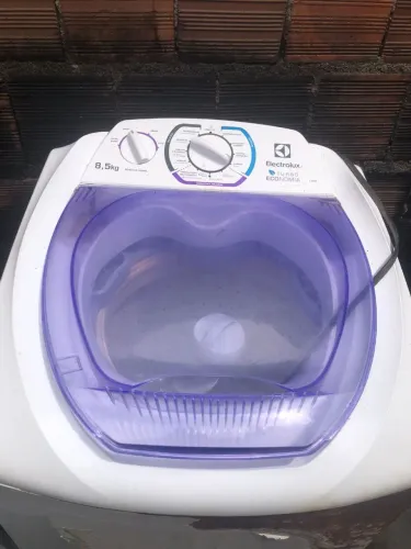 Máquina de lavar o motor esta funcionando perfeitamente so a cacaca dela que estra estraga