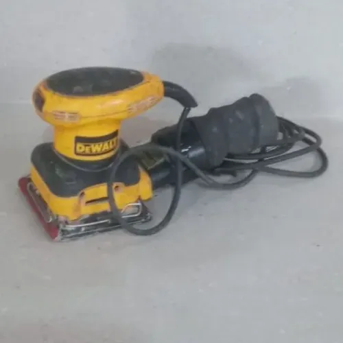 Lixadeira DeWalt 220V