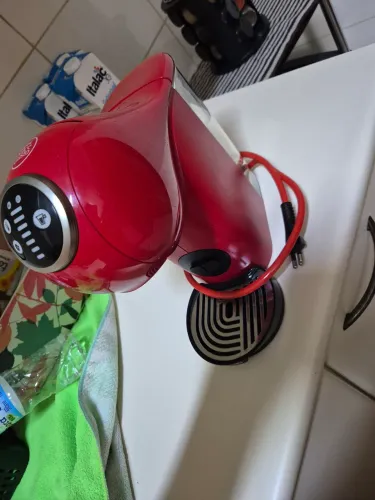 CAFETEIRA DOLCE GUSTO POUCO USADA