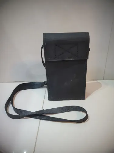 bolsa transversal ecológica preta estilo techwear streetwear casual