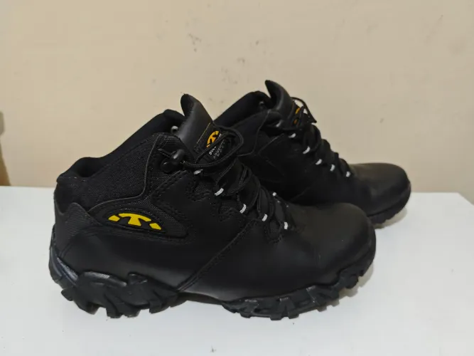 Bota Bull Terrier Preto tamanho 40