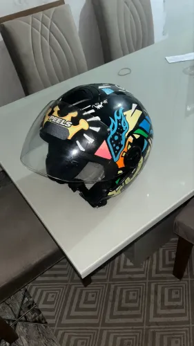 Capacete peels