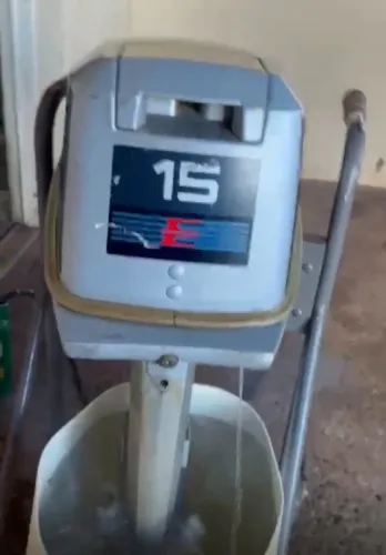 BARCO 6M BORDA MÉDIA + EVINRUDE 15HP COM NOTA + CARRETA DOCUMENTADA COMPLETA PARA PESCA E